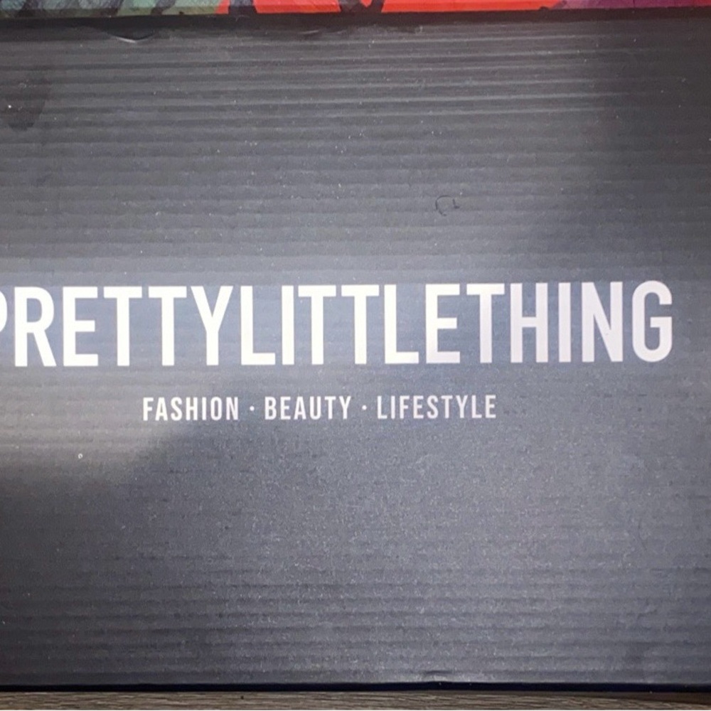 PrettyLittleThing Black Box - Picture 1 of 4